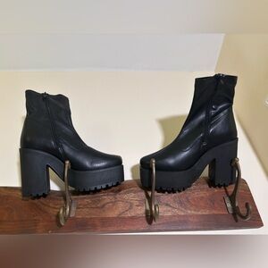 Fashion nova black platform booties - NWOT - 7.5